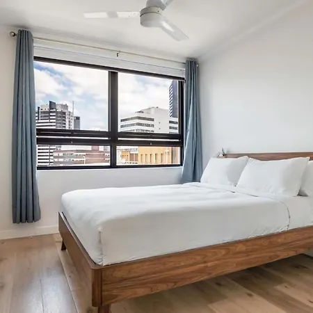 Stylish Central City Retreat With Pool Parking Brisbane Exterior photo