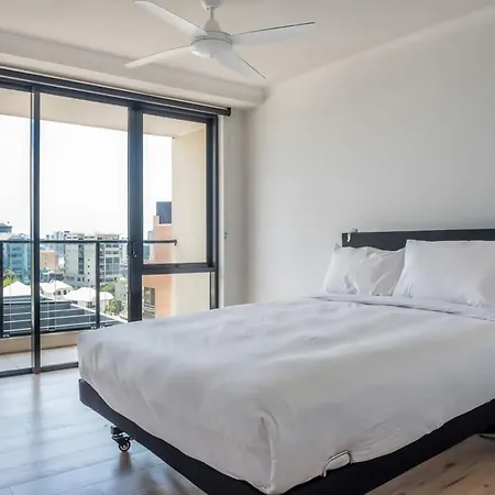 Stylish Central City Retreat With Pool Parking Brisbane Exterior photo