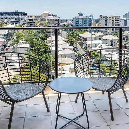 Stylish Central City Retreat With Pool Parking Brisbane Exterior photo