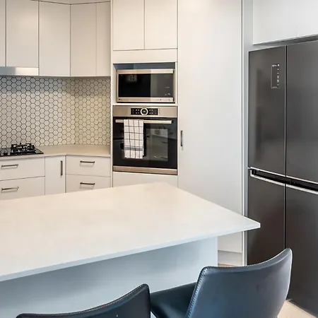 Stylish Central City Retreat With Pool Parking Brisbane Exterior photo