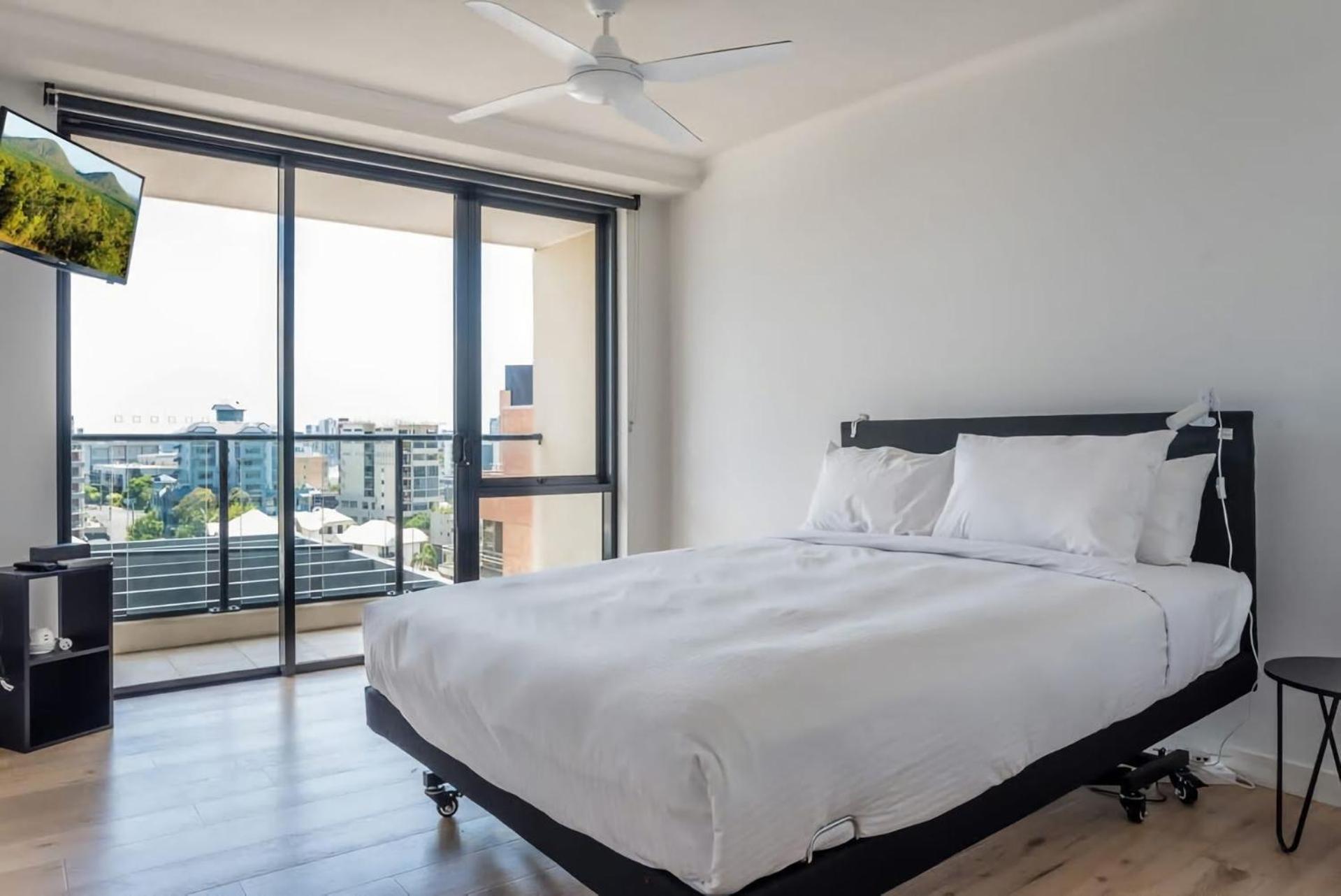 Stylish Retreat With Pool Parking Apartment Brisbane